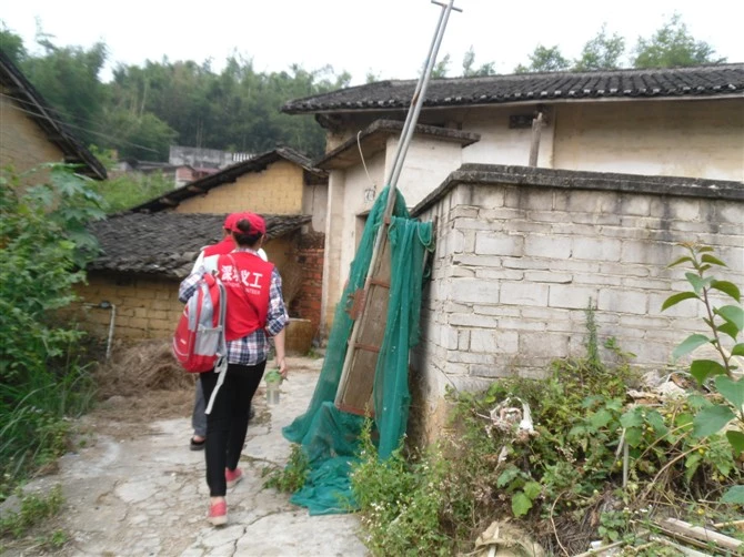 走到屋前，才能更近地了解彼此。