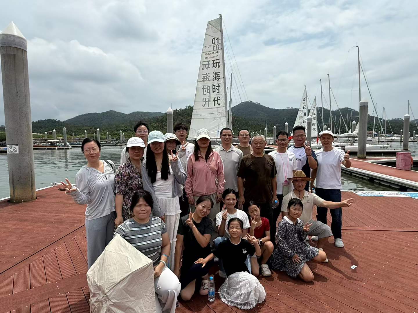 一起出发,把快乐装进合影里。