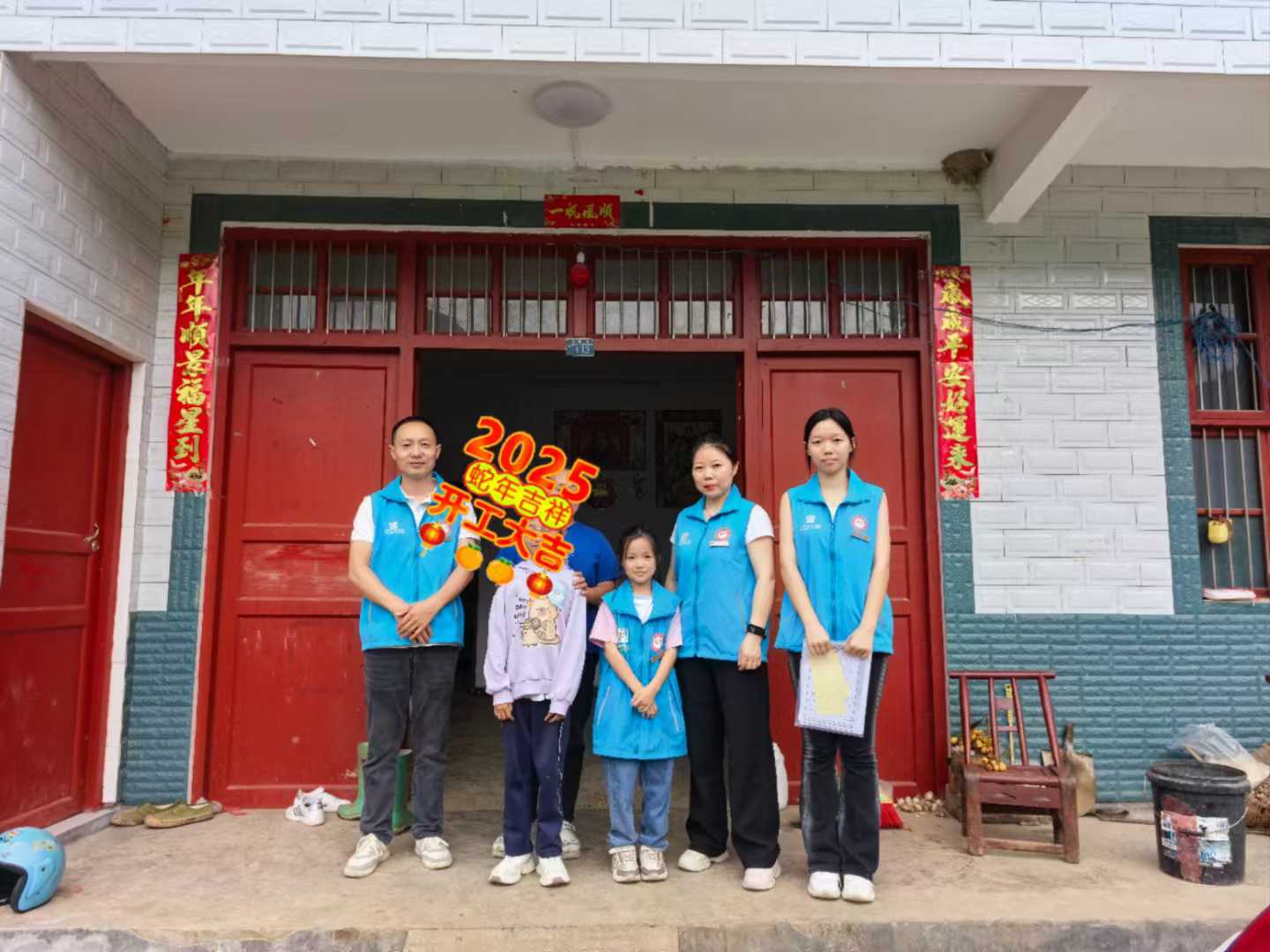 留下一张合影,记住这次同行。